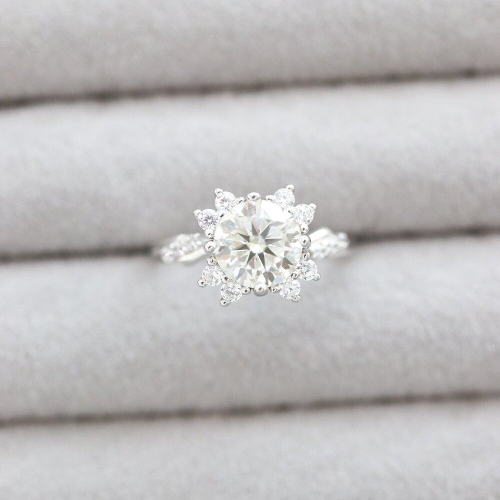 S925 2ct Clear Moissanite Diamond Sunflower Style Engagement Ring Silver - Picture 5 of 6